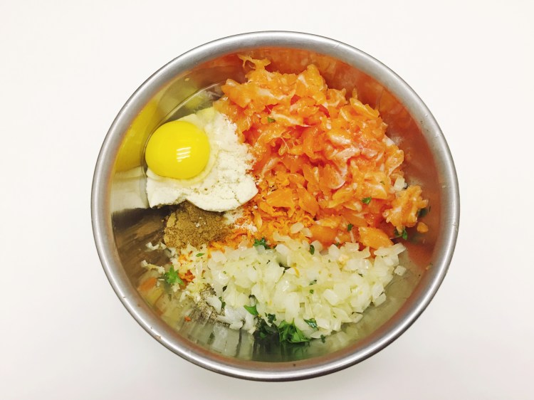 Salmon Sweet Potato Cakes with Lemon Herb Aioli - New Kid On The Guac